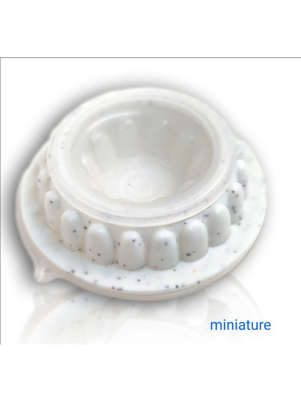 Tupperware Gadgets Miniature gelatin mold